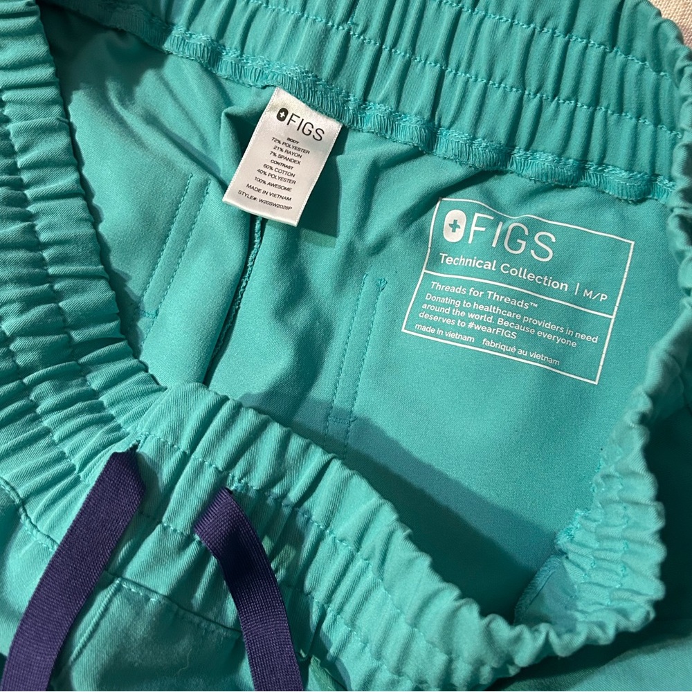 FIGS Surgical Green Jogger Scrub Pants - Picture 5 of 6